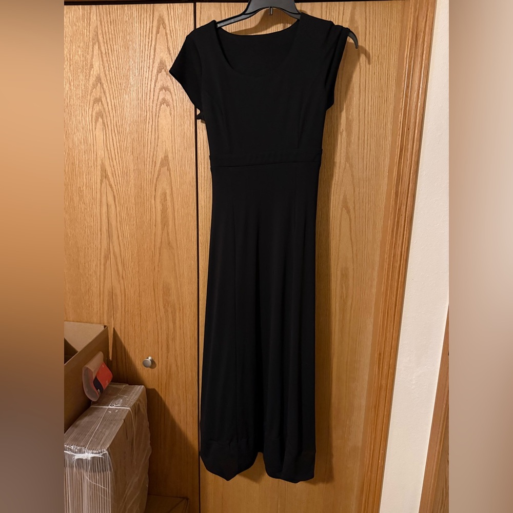 Cousins Concert Attire Elegant Black Dress with Cap Sleeves